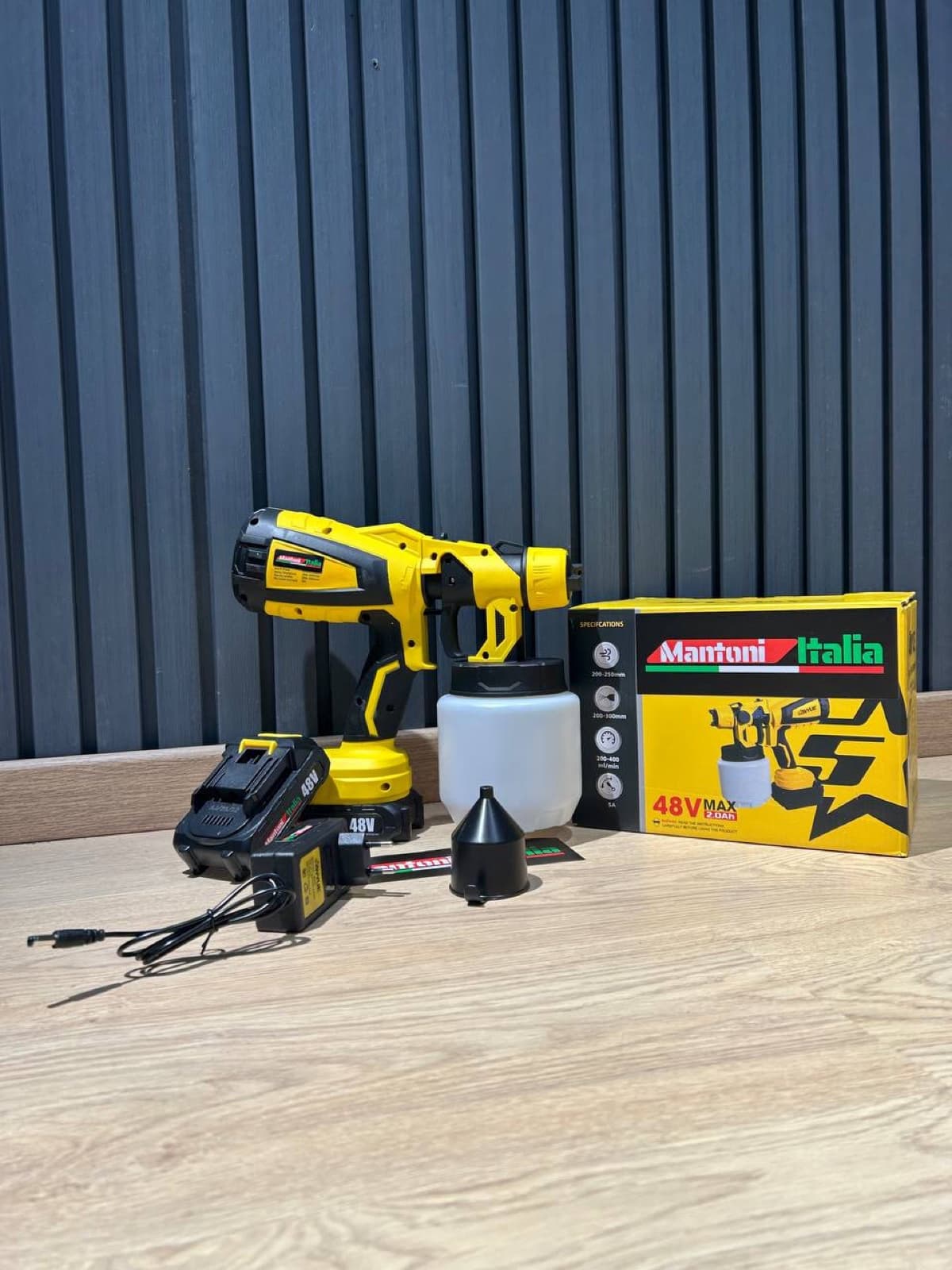 Dettaglio SPRAYFORCE 48X™ Mantoni Italia – Pistola Spruzzatrice Elettrica Cordless 48V | Verniciatrice a Batteria | 3 Ugelli + Caricatore Rapido | Per Vernici, Smalti e Impregnanti