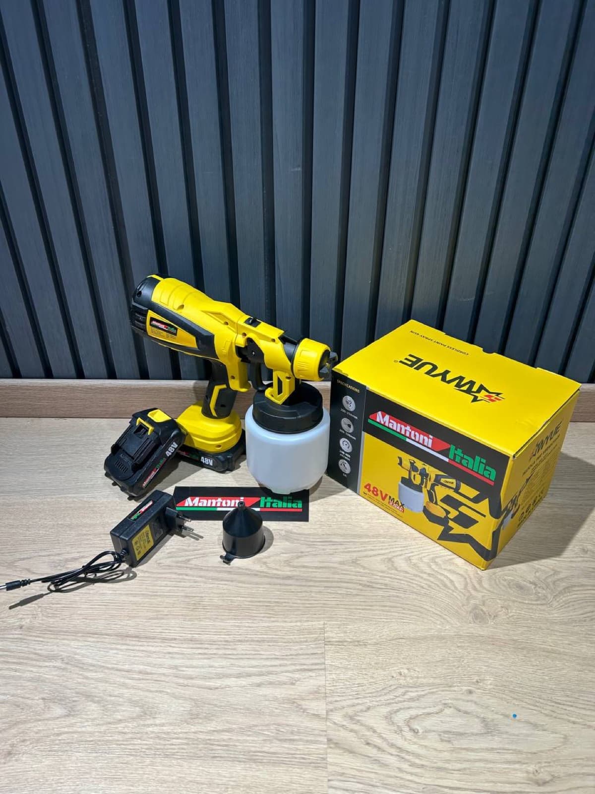 Contenuto confezione SPRAYFORCE 48X™ Mantoni Italia – Pistola Spruzzatrice Elettrica Cordless 48V | Verniciatrice a Batteria | 3 Ugelli + Caricatore Rapido | Per Vernici, Smalti e Impregnanti